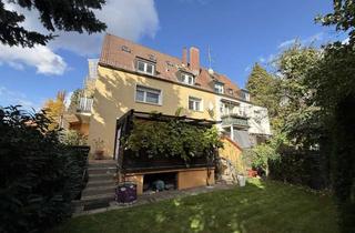 Haus kaufen in 90409 Nürnberg, Stattlich Wohnen in Nürnberg: Wohnhaus mit Garagen und überdachter Pergola – teilweise vermietet