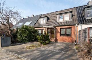 Haus kaufen in 22869 Schenefeld, westimmobilien: Forme Überholtes zum Traum... Teilsaniertes Reihenmittelhaus mit viel Potenzial