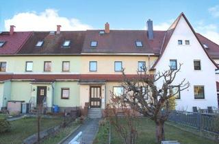 Haus kaufen in 02681 Wilthen, Wilthen - Eigenheim mit zwei Garagen und Garten