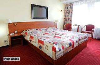 Anlageobjekt in Birkenweg, 38644 Goslar, Investition in die Zukunft: Pensionsgebäude mit 3 Garagen