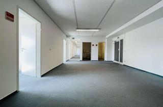 Büro zu mieten in Albert-Schweitzer-Straße 18, 38226 Lebenstedt, Bürofläche in der Innenstadt von Lebenstedt - 183 m², EBK und Aufzug