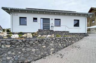 Haus kaufen in 56355 Weidenbach, Für Naturliebhaber und Energiesparer - neuwertiger Bungalow