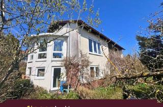 Haus kaufen in Ahornstr., 72574 Bad Urach, Viel Platz, großes Grundstück & Bauplatz inklusive – hier steckt richtig Potenzial drin!