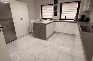 Wohnung kaufen in 41515 Grevenbroich, Grevenbroich - Attraktive 3 Zimmer Wohnung mit Garage und privatem Gartenanteil