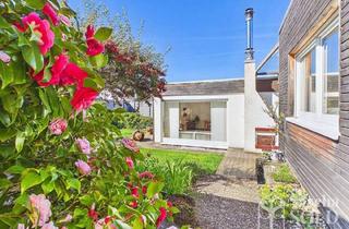 Haus kaufen in 66125 Saarbrücken, Saarbrücken - Gepflegter Bungalow mit Grundofen, sonniger Terrasse, Garten und Garage in Dudweiler-Süd