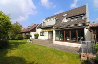 Wohnung kaufen in 47259 Huckingen, Stilvolle und großzügige 3-Raum Erdgeschosswohnung mit tollem Garten im 2-Fam.-Haus in TOP-Lage!