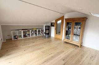 Wohnung kaufen in 83373 Taching, Helle 2,5 Zimmer Dachgeschoss-Ferienwohnung in Seenähe in Taching