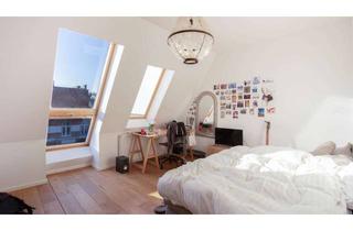 Wohnung kaufen in 12053 Neukölln, Mitten im Kiez - Geräumige Dachgeschosswohnung mit Sonnenbalkon, großem Bad & Einbauküche