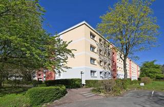 Wohnung kaufen in 25337 Elmshorn, Schöne 2,5 Zimmer Hochparterre Wohnung in Elmshorn mit Balkon! Sanierter Zustand, vermietet!