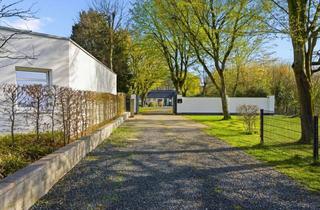 Villa kaufen in 41466 Neuss, Großes Anwesen mit viel Privatsphäre