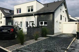 Haus kaufen in Krummer Weg 13, 59439 Holzwickede, Einziehen & genießen: Elegante DHH (Bj. 2019) mit großzügiger Raumaufteilung