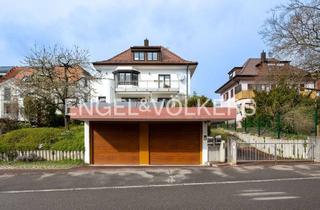 Haus kaufen in 70499 Weilimdorf, Zweifamilienhaus mit Balkon, Terrasse und vielseitigem Dachgeschoss