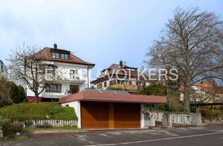 Haus kaufen in 70499 Weilimdorf, Zweifamilienhaus mit Balkon, Terrasse und vielseitigem Dachgeschoss