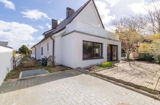 Doppelhaushälfte kaufen in 23683 Scharbeutz, Modernisierte Doppelhaushälfte mit Terrasse, Balkon & Teilmeerblick in Toplage von Scharbeutz