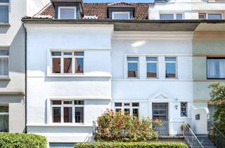 Villa kaufen in 30625 Kleefeld, Stilvoll wohnen im Philosophenviertel – Großzügige Stadtvilla mit traumhaftem Garten