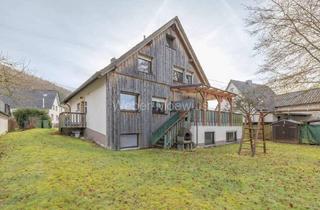 Mehrfamilienhaus kaufen in 51570 Windeck, Mehrfamilienhaus mit großem Garten, Terrasse und Garage