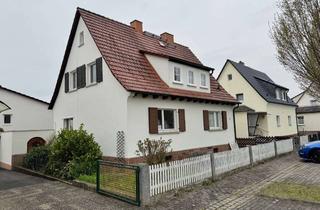 Haus kaufen in 36110 Schlitz, Freistehendes Haus mit großem Grundstück, Wintergarten, 2 Garagen & Nebengebäude in Schlitz