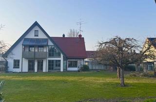 Haus mieten in 85777 Fahrenzhausen, Traum Ein- oder 2 Familiehaus mit EBK, Wintergarten, Kachelofen, Laube uvm. in Fahrenzhausen !