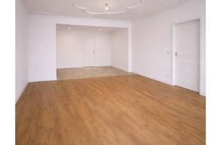 Wohnung mieten in Stadtplatz 15, 94474 Vilshofen, Exklusive Altbauwohnung am Stadtplatz Vilshofen – Erstbezug nach Kernsanierung mit Balkon.