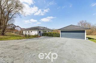 Haus kaufen in 95349 Thurnau, Neuwertiger Winkelbungalow mit Pool