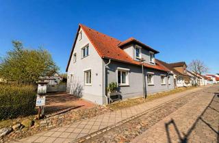 Haus kaufen in 18574 Garz, Zweifamilienhaus mit Ferienhaus und grünem Garten in Garz