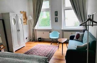 Wohnung kaufen in Straße 12, 12047 Berlin, Berlin - Breit and Quiet 1-Room Apartment in Trendy Weserstraße