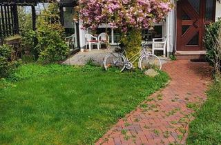 Haus kaufen in 32657 Lemgo, Lemgo - Reihenendhaus mit großem Grundstück, Keller und zwei Garagen