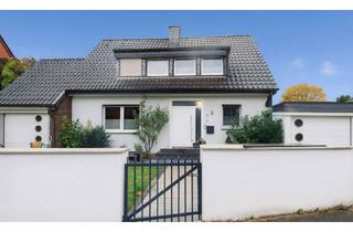 Einfamilienhaus kaufen in 40670 Meerbusch, Meerbusch - Freistehendes Einfamilienhaus in Meerbusch-Osterath mit Pool, Kamin und 2 Garagen