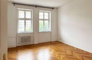 Wohnung kaufen in Karl- Marx-Allee 60, 10243 Friedrichshain, Renovierter Altbau mit Aufzug
