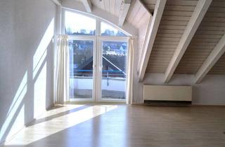 Wohnung kaufen in 71134 Aidlingen, Helle 2-Zimmer-Dachgeschosswohung im gepflegten Zustand