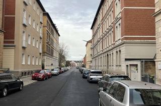 Wohnung mieten in 38118 Braunschweig, Helle und ruhige Dachgeschosswohnung in attraktiver Wohnlage in der Thomaestraße 14 zu vermieten.