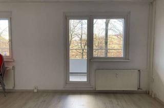 Wohnung mieten in Rhinstraße, 10315 Friedrichsfelde, Singlewohnung mit EBK & Balkon sucht neuen Mieter!