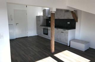 Wohnung mieten in 18057 Kröpeliner Tor-Vorstadt, Dachgeschoss 3-Raum-Wohnung in Rostock/ KTV