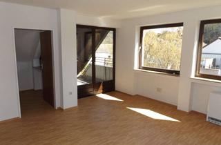 Sozialwohnungen mieten in Gartenstraße 12, 51503 Rösrath, Charmante Dach-Wohnung mit Wohlfühlcharakter u. Weitblick vom gemütlichen Balkon *für Senioren + WBS