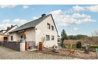 Haus kaufen in 58553 Halver, Zweifamilienhaus mit Terrasse, Dachterrasse und PV-Anlage in ruhiger Hanglage