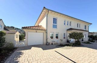 Einfamilienhaus kaufen in 51491 Overath, Zentral. Hell. Naturnah.Einseitig angebautes Einfamilienhaus im Herzen von Overath