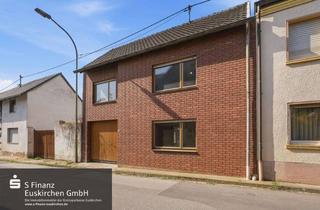 Haus kaufen in 53909 Zülpich, Zülpich FüssenichDorfhaus mit Innenhof, Scheune, Garten und Waldstück
