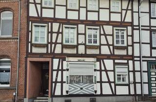 Haus kaufen in Neustädter Platz, 37170 Uslar, Historisches Fachwerk-Juwel in Uslar: Drei Einheiten, Wintergarten-Balkon und idyllische Garten-Oase