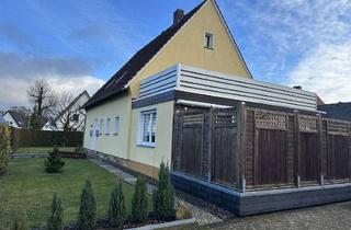 Haus kaufen in 33829 Borgholzhausen, Attraktives 2-Familienhaus mit Traumgrundstück und Garage in Borgholzhausen-Westbarthausen