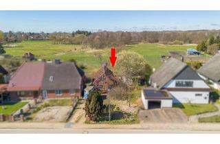 Grundstück zu kaufen in 23701 Süsel, Gestaltungsfreiheit pur - Grundstück mit entkerntem Altbestand in Idyllischer Lage