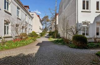 Wohnung kaufen in 22609 Nienstedten, Charmante 3-Zimmer-Altbauwohnung mit eigenem Garten in den Elbvororten