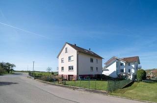 Haus kaufen in 78250 Tengen, Großzügiges Zweifamilienhaus mit Gartenfreude und Potenzial