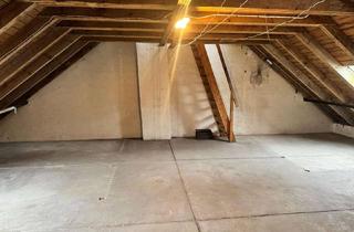 Wohnung kaufen in 95447 Altstadt, Provisionsfrei v. Eigentümer! Ausbaufähige Dachböden + 2 Einzelgaragen in zentraler Lage in Bayreuth