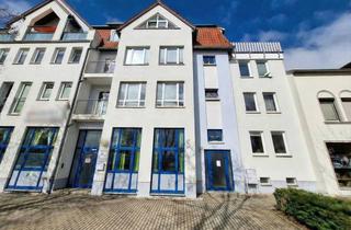 Wohnung kaufen in 06618 Naumburg, Solide Kapitalanlage: Vermietete 3-Zimmer-Wohnung mit Dachterrasse und Stellplatz