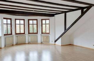 Wohnung kaufen in 97076 Lengfeld, Schöne Dachgeschosswohnung mit Balkon, Kellerabteil und Stellplatz in begehrter Lage - Lengfeld