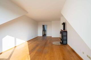 Wohnung kaufen in 85635 Höhenkirchen-Siegertsbrunn, Sonnige Dachgeschosswohnung: 3 Zimmer mit Westbalkon & viel Tageslichticht