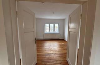 Wohnung mieten in Ulmenmarkt, 18057 Kröpeliner Tor-Vorstadt, KTV: wunderschöne 3-Raum-Altbauwohnung mit Südbalkon