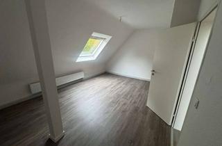 Wohnung mieten in 40764 Langenfeld, Schöne, frisch sanierte 2-Zimmer-Dachgeschosswohnung mit Sonnenbalkon in Langenfeld - Reusrath
