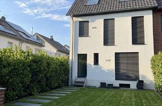 Doppelhaushälfte kaufen in 41468 Neuss, Stilvoll sanierte Doppelhaushälfte in Rheinnähe