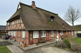 Haus kaufen in 21395 Tespe, 5,9 % Rendite! Vermietetes Reetdachhaus am Elbufer mit Potential